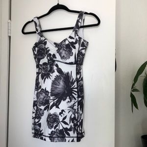 Lululemon Aria Tank Black & White Floral Pattern